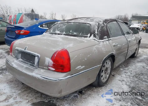 2008 Lincoln Town Car Signature Limited z USA, uszkodzony, nr VIN 2LNHM82V48X642101